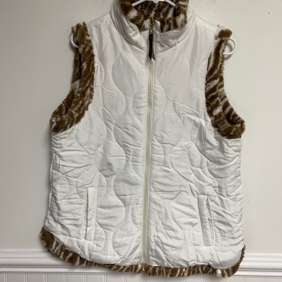 Teezher Women’s size L puffer faux fur vest Reversible - Picture 9 of 9